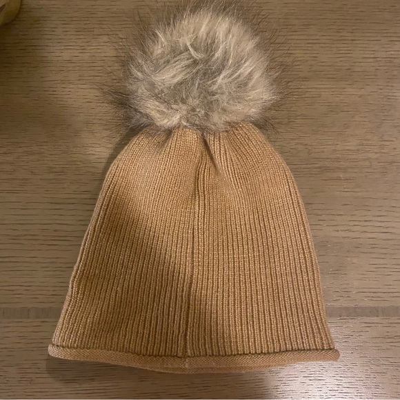COPY - Aritzia Main Character Brown Women's Bubble Knit Pom Pom Beanie - Picture 3 of 4